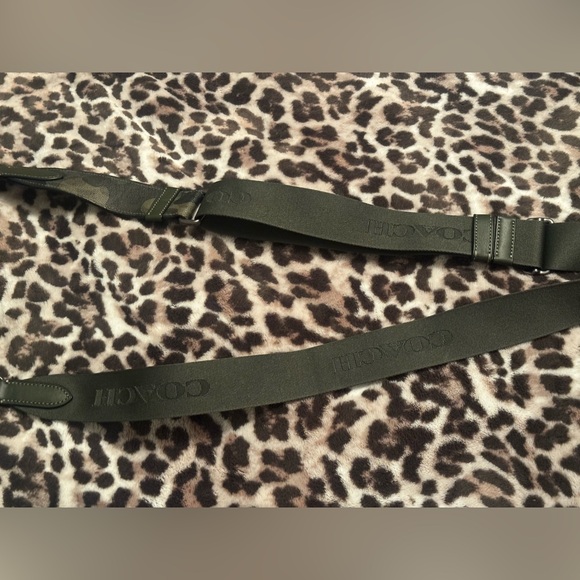 Coach Men's Green Camouflage Messenger Bag - Picture 7 of 9
